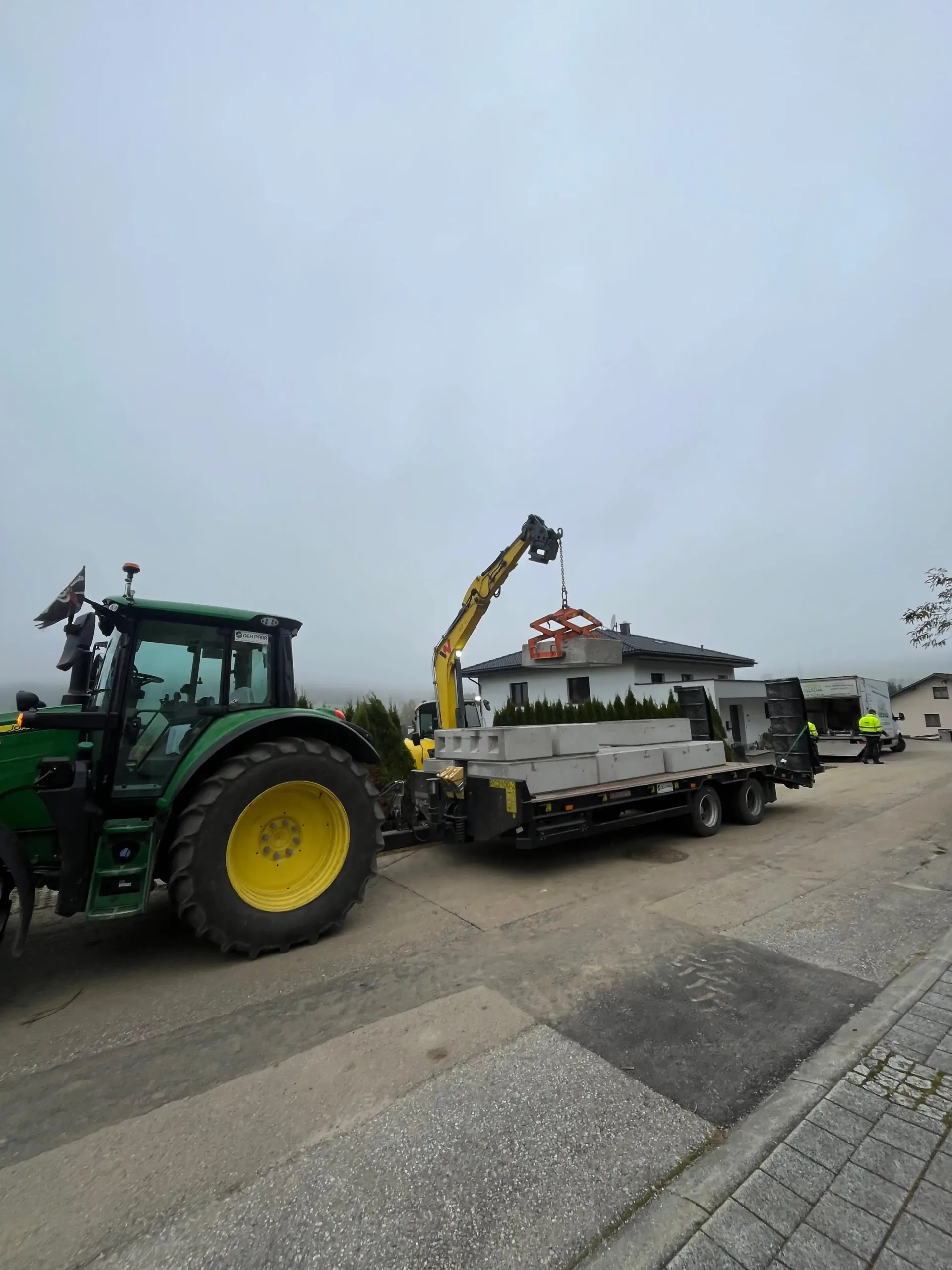 Der Paar - Baggerungen im Hausruckviertel. Transport von Maschinen